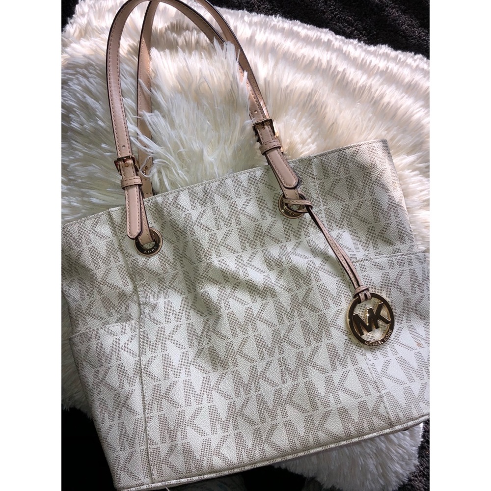 Michael Kors Signature purse